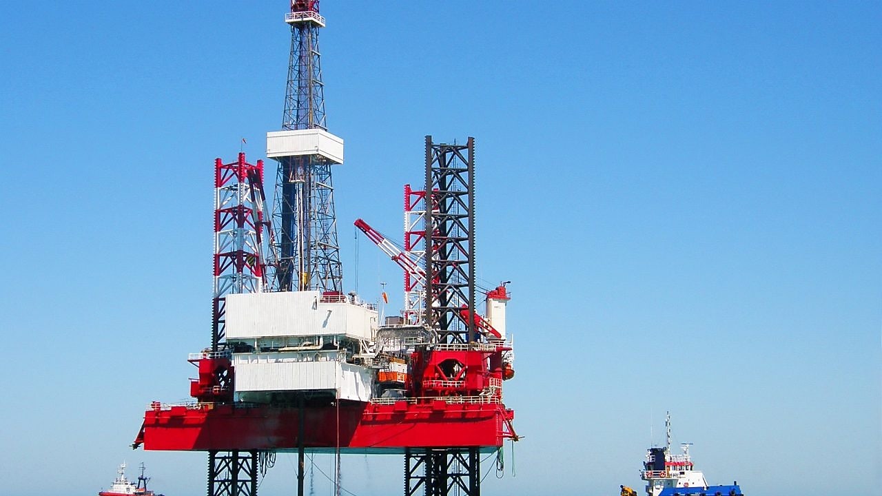 буровая шельфовая платформа в Каспийском море