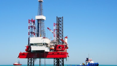  буровая шельфовая платформа в Каспийском море