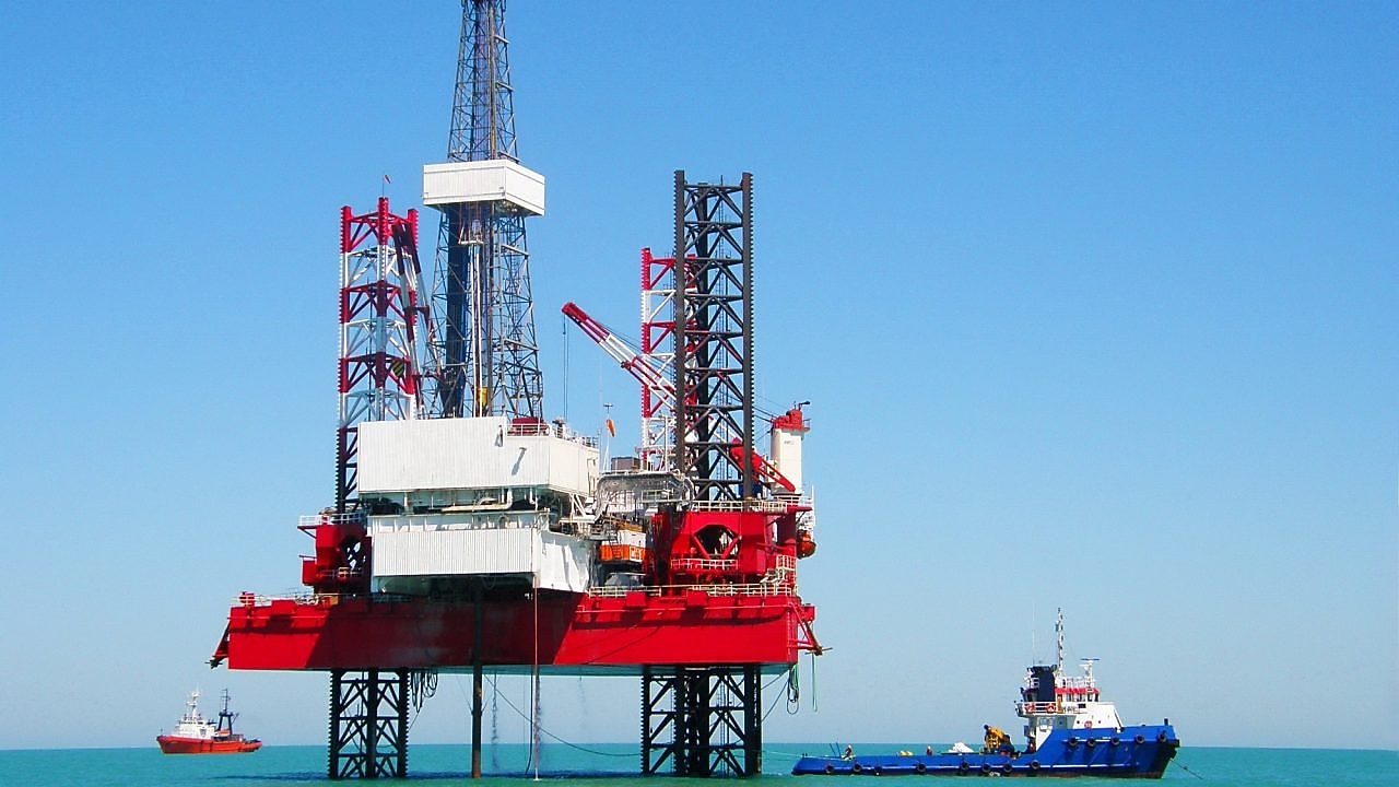 буровая шельфовая платформа в Каспийском море