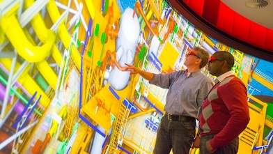 Two Shell employees with 3D glasses looking at an interactive map