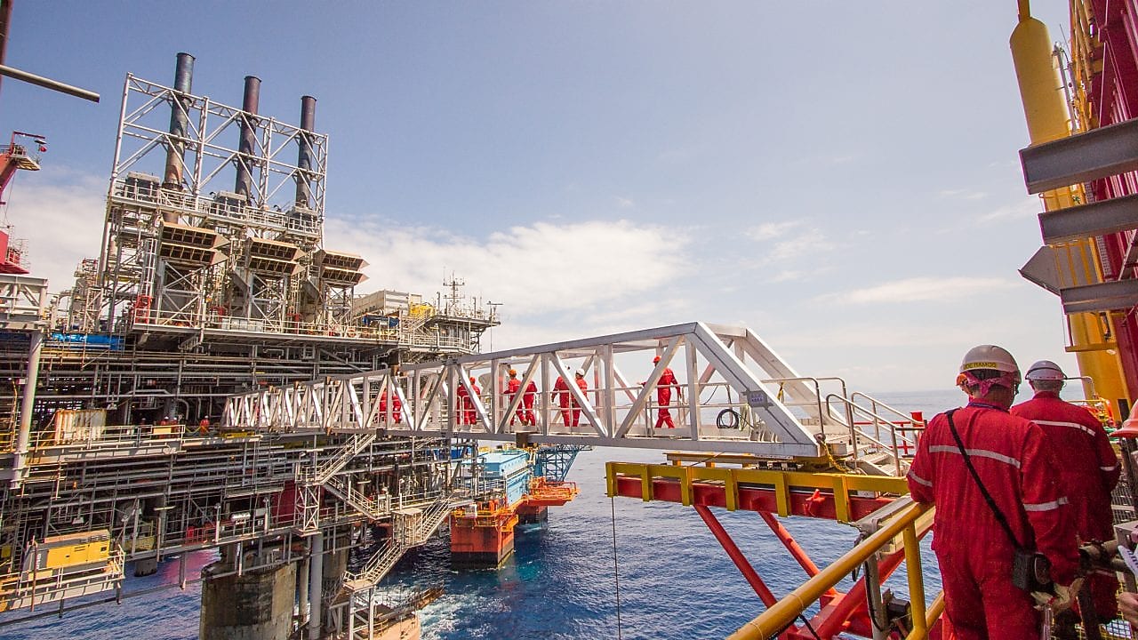 Новая платформа, построенная вблизи существующего газового месторождения Малампая