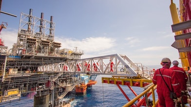 Новая платформа, построенная вблизи существующего газового месторождения Малампая