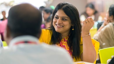 Сотрудники концерна «Шелл» за обедом