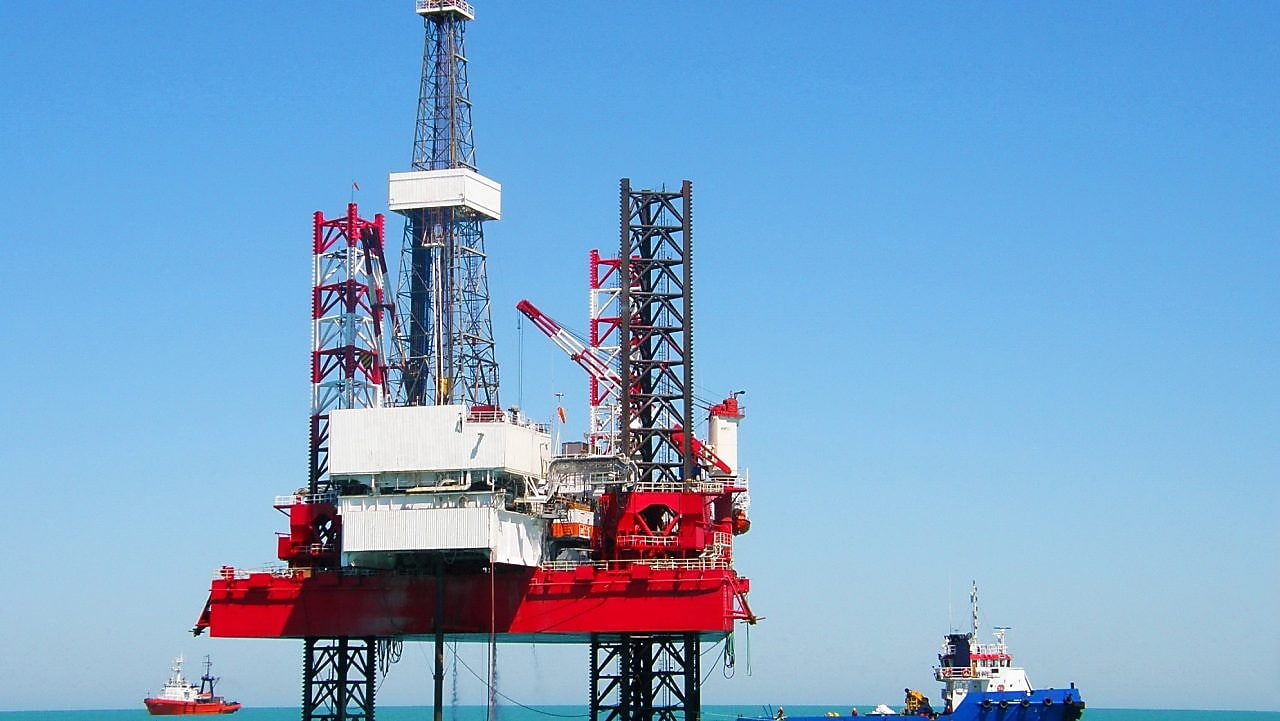 буровая шельфовая платформа в Каспийском море