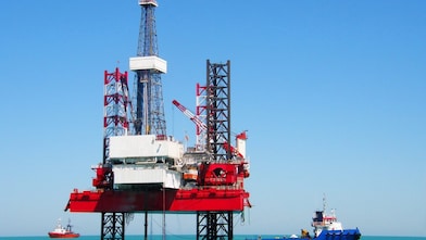 буровая шельфовая платформа в Каспийском море