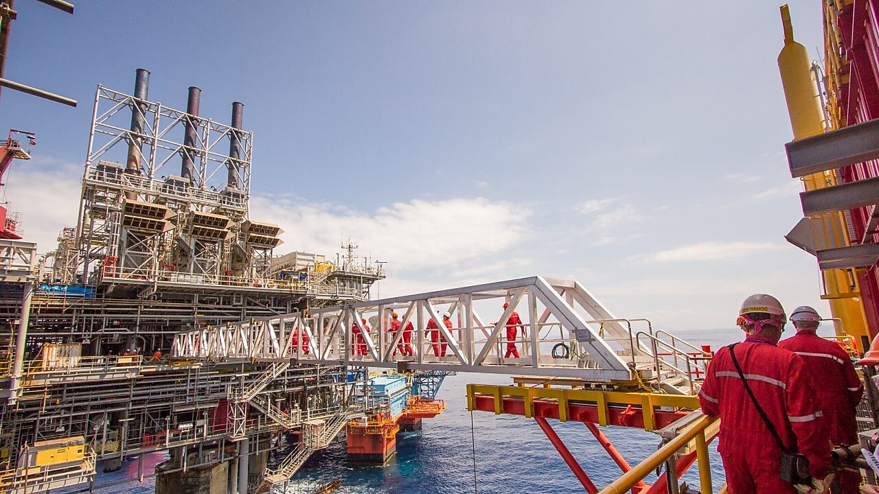 Новая платформа, построенная вблизи существующего газового месторождения Малампая