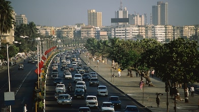 Дорожный затор на бульваре Марин Драйв в Бомбее, Индия
