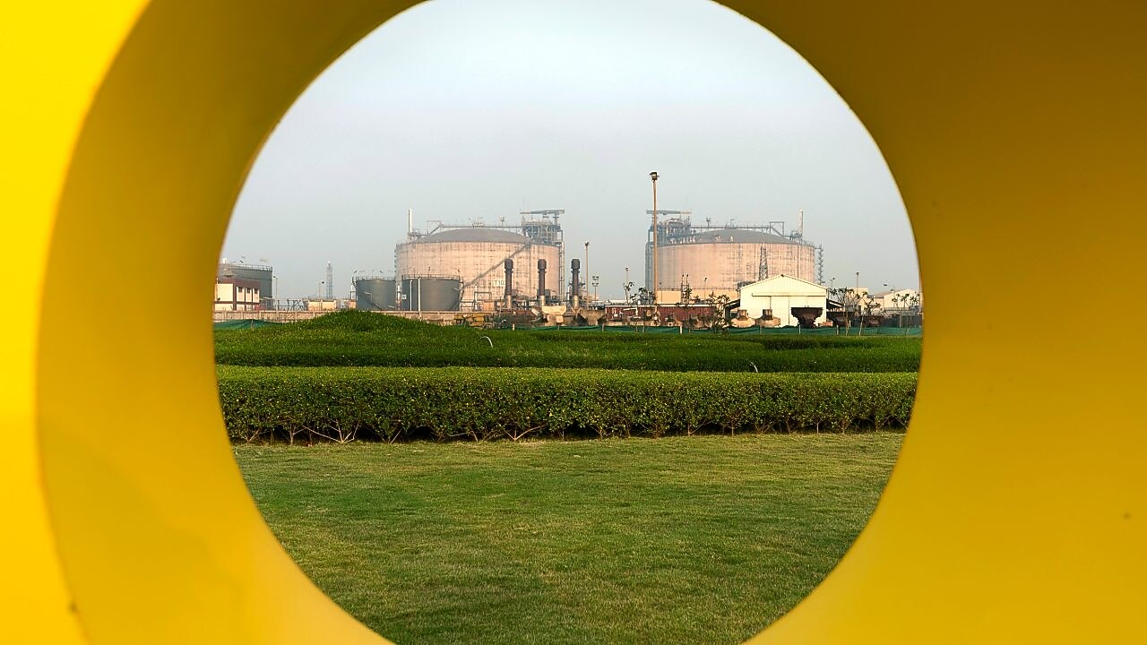 Проект «Фотографии Индии», Нидерланды, 2014 г. Резервуары СПГ «Хазира».